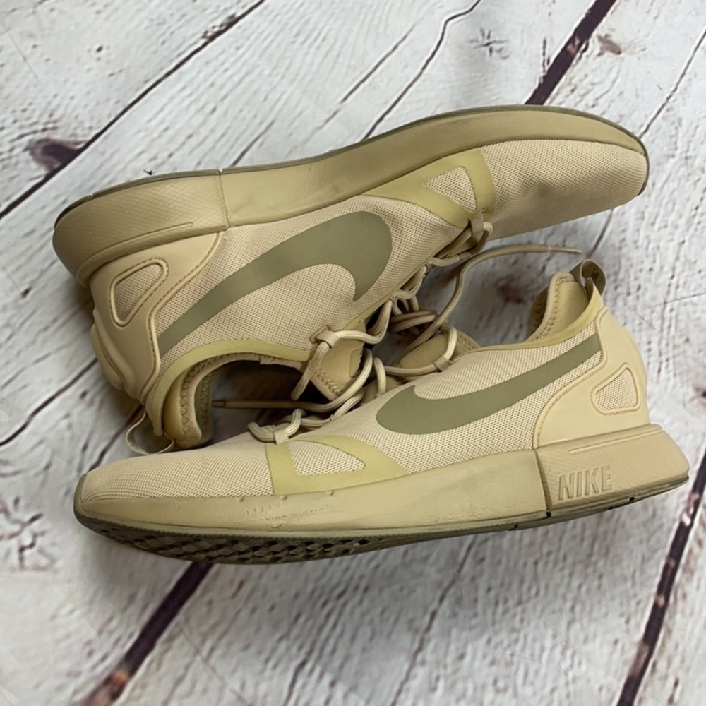 Men beige Nike sneakers great condition no box 13